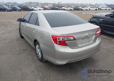 2014 Toyota Camry Le z USA, uszkodzony, nr VIN 4T1BF1FK6EU347303